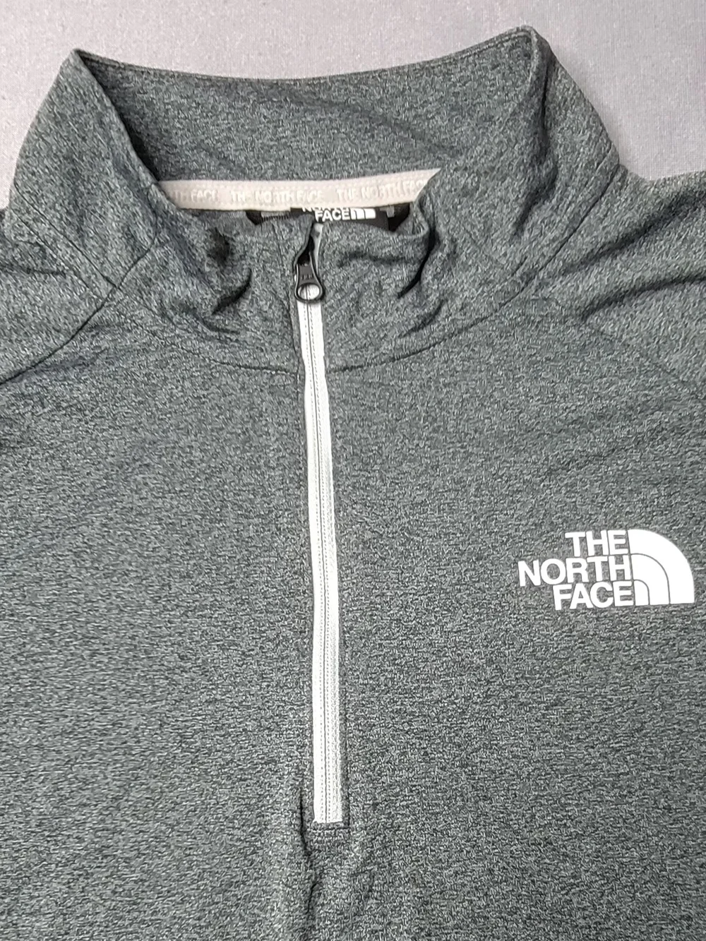 The North Face Men's Grey 1/4-Zip Long Sleeve Pullover Size M